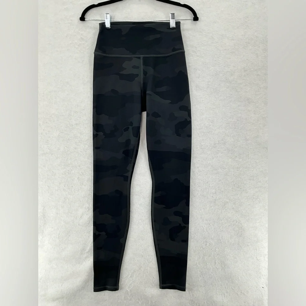 NWOT Alo Yoga High-waist Vapor Legging Black Camo‎ Small